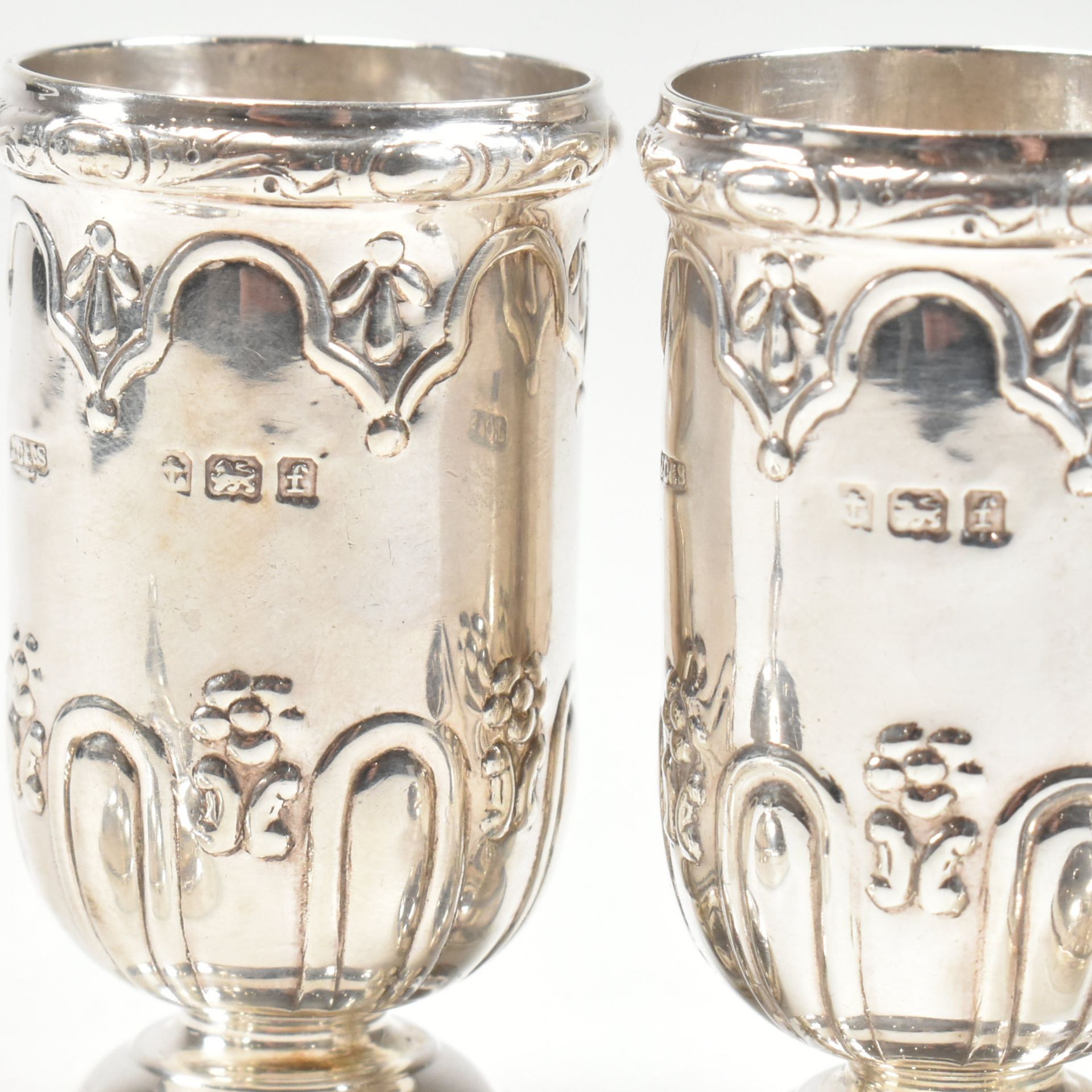 TWO EARLY 20TH CENTURY CASED HALLMARKED SILVER CRUET SETS - Image 5 of 9