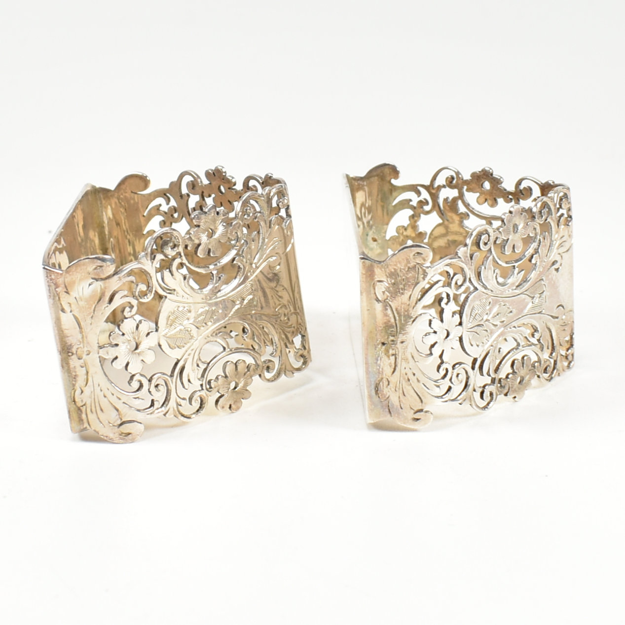 EDWARD VII CASED PAIR OF HALLMARKED SILVER NAPKIN RINGS - Image 7 of 9