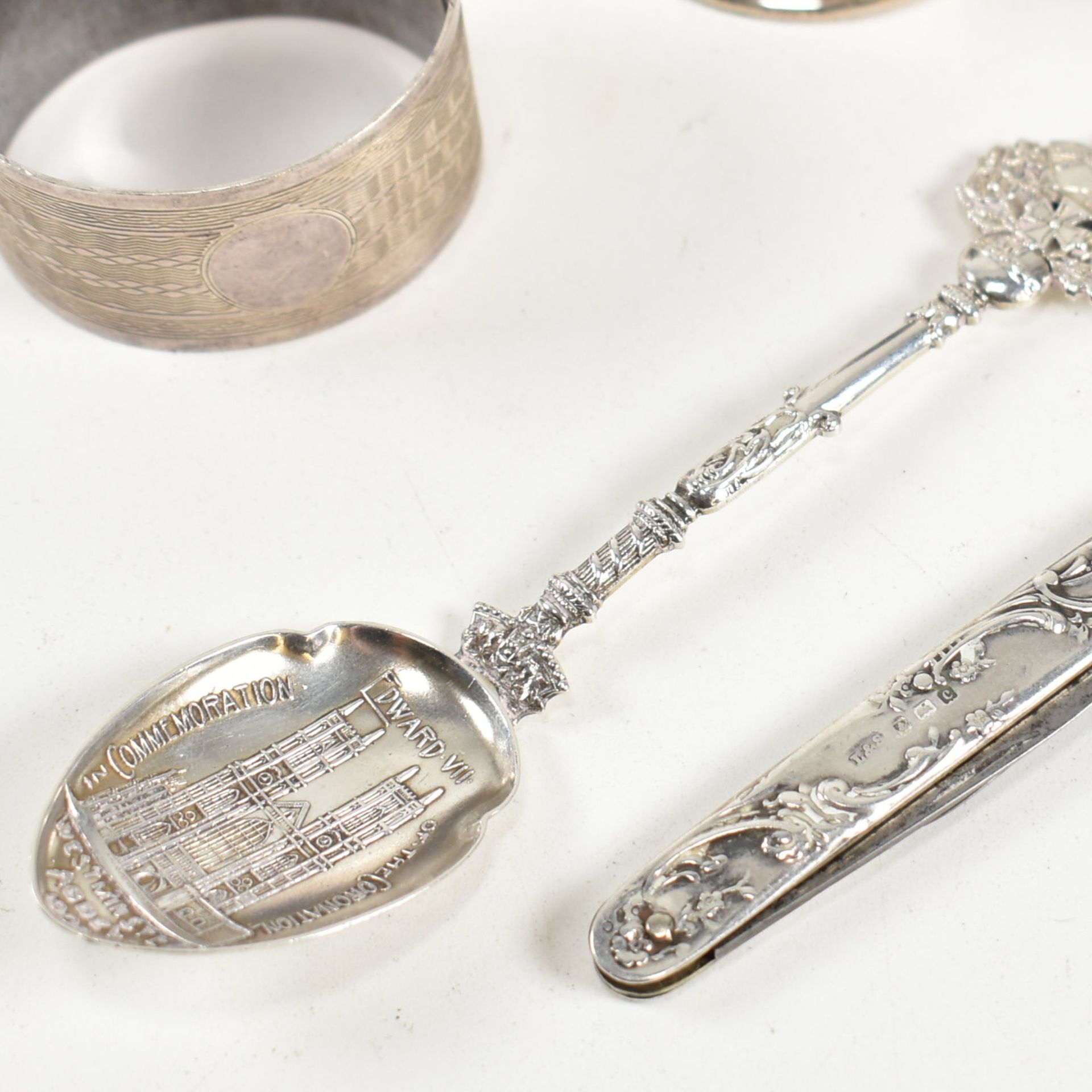COLLECTION OF EARLY 20TH CENTURY HALLMARKED SILVER ITEMS - Image 3 of 5