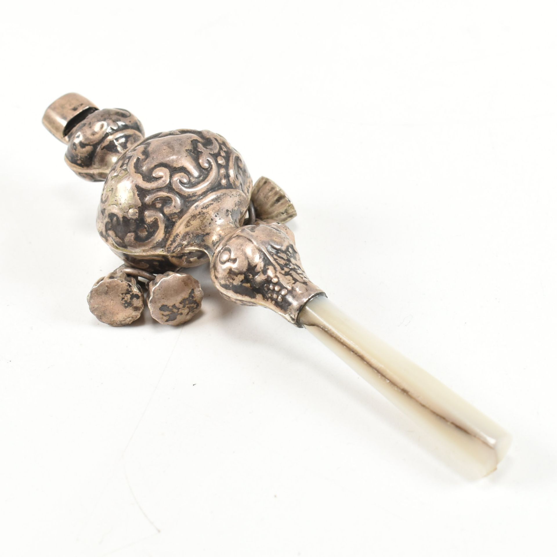 EDWARDIAN HALLMARKED SILVER & MOP BABYS RATTLE WHISTLE - Image 3 of 6