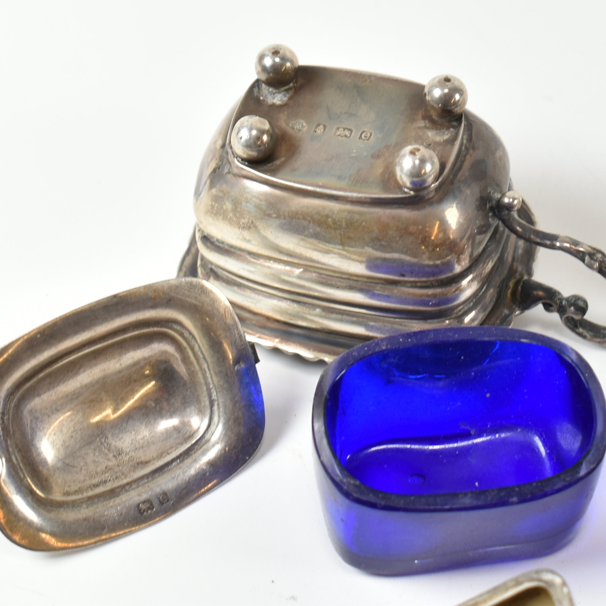 COLLECTION OF 20TH CENTURY HALLMARKED SILVER ITEMS - Image 11 of 11