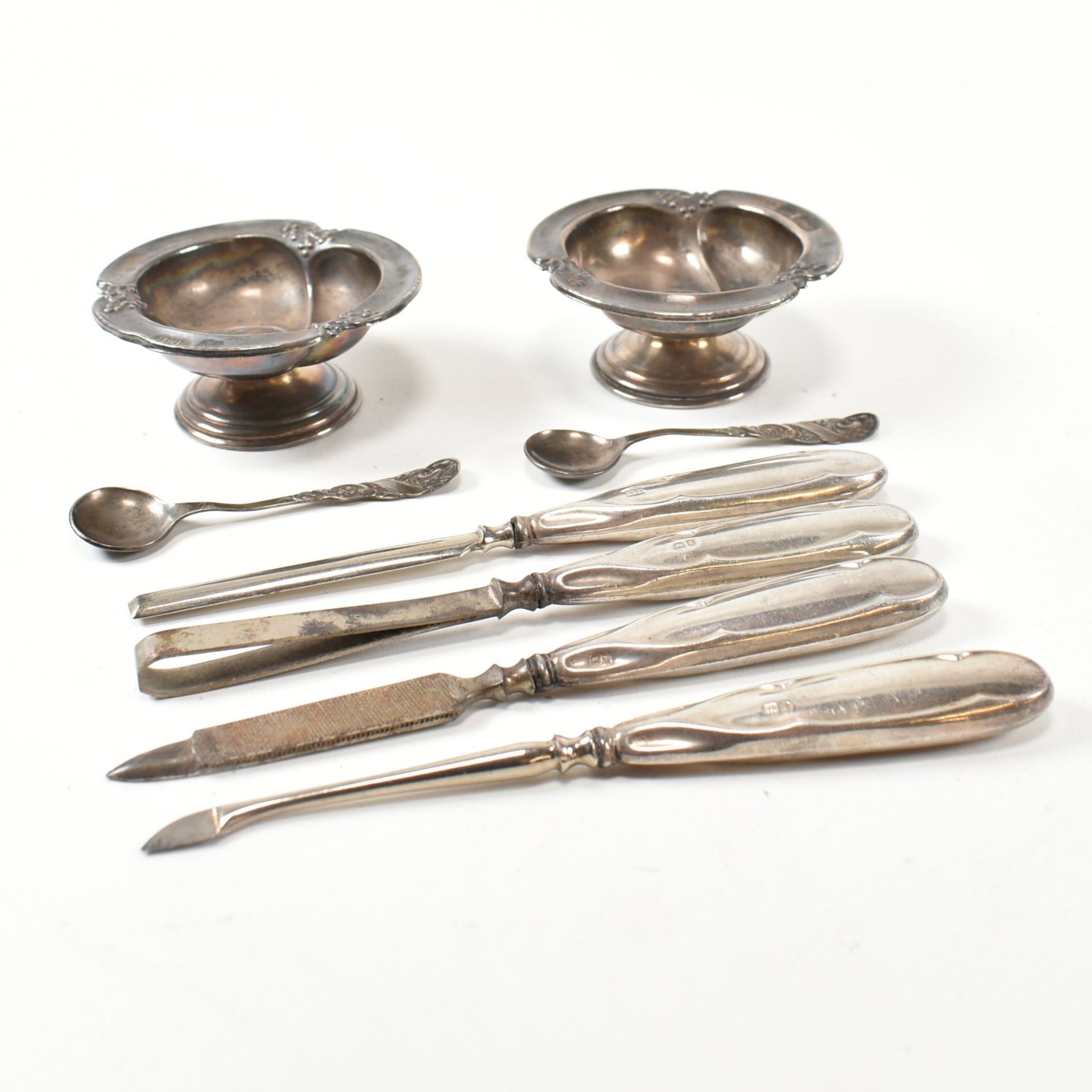 ART NOUVEAU SALTS & GEORGE V SILVER HANDLED MANICURE SET - Image 2 of 8