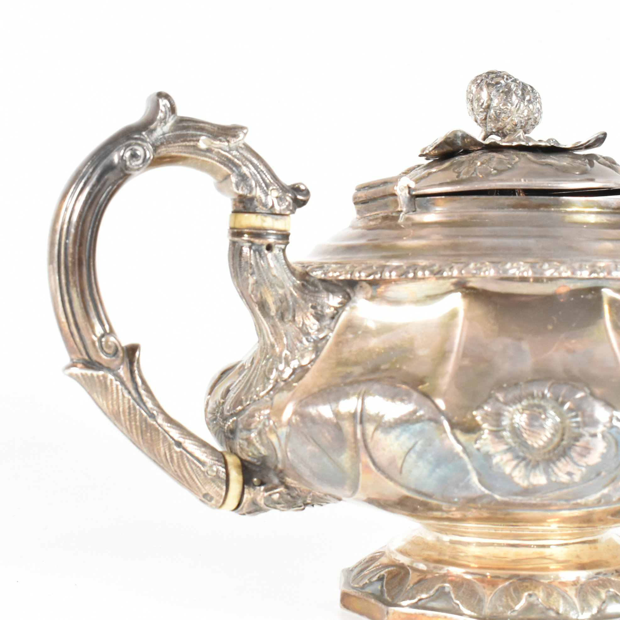 GEORGE IV HALLMARKED SILVER TEAPOT & CREAMER - Image 4 of 15