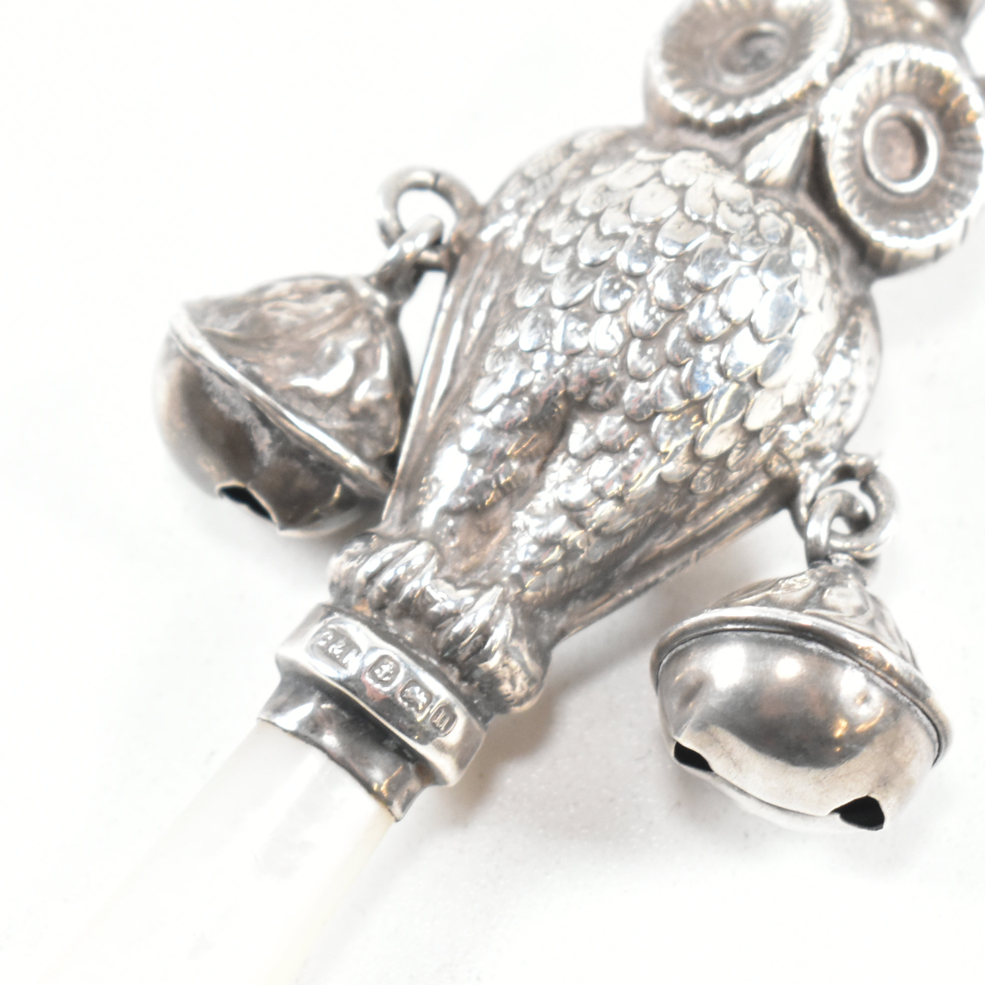 EARLY 20TH CENTURY SILVER OWL RATTLE & MOTHER OF PEARL TEETHER - Image 4 of 4