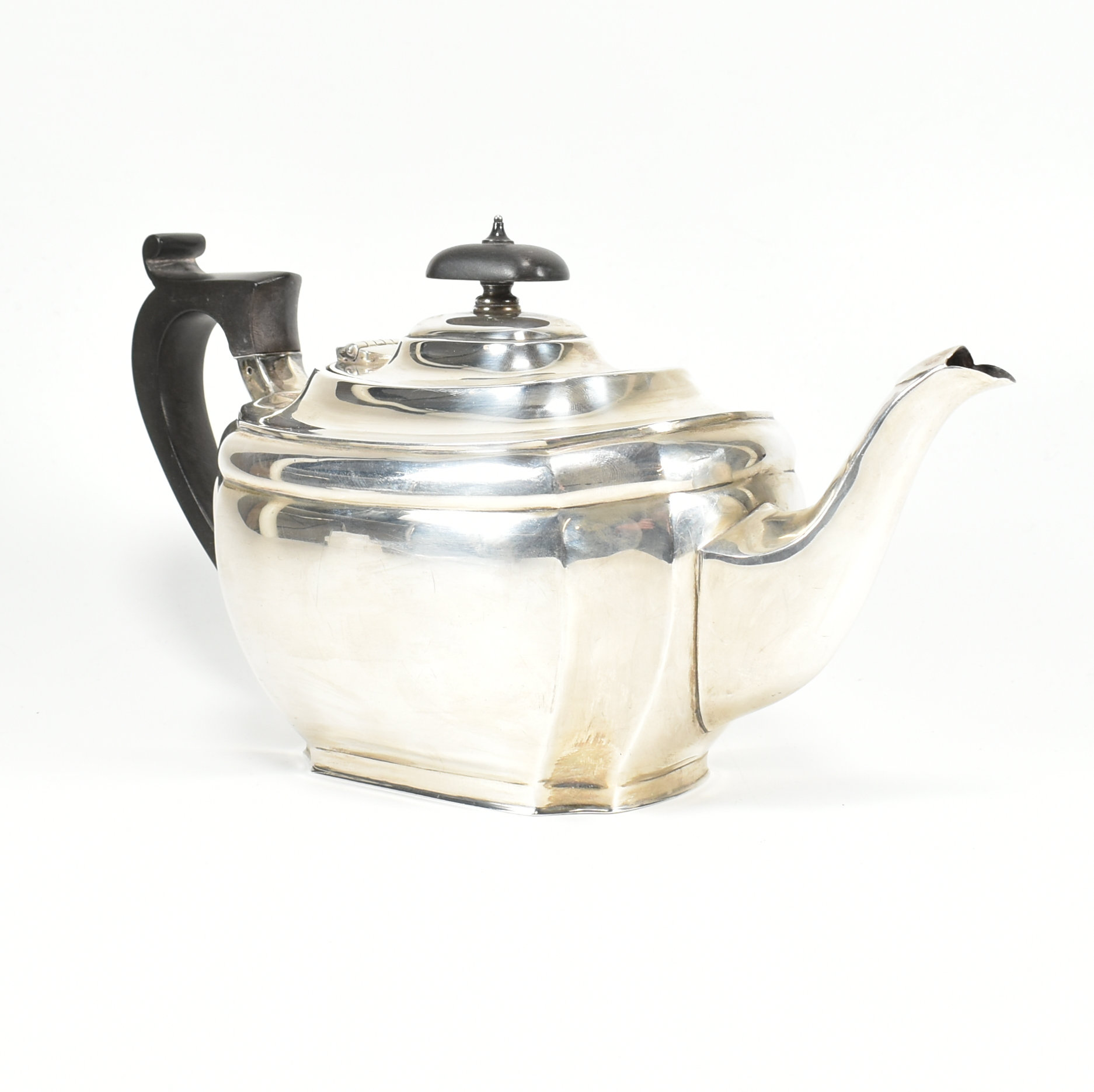 1920S HALLMARKED SILVER TEA POT HARRISON BROTHERS - Image 2 of 6