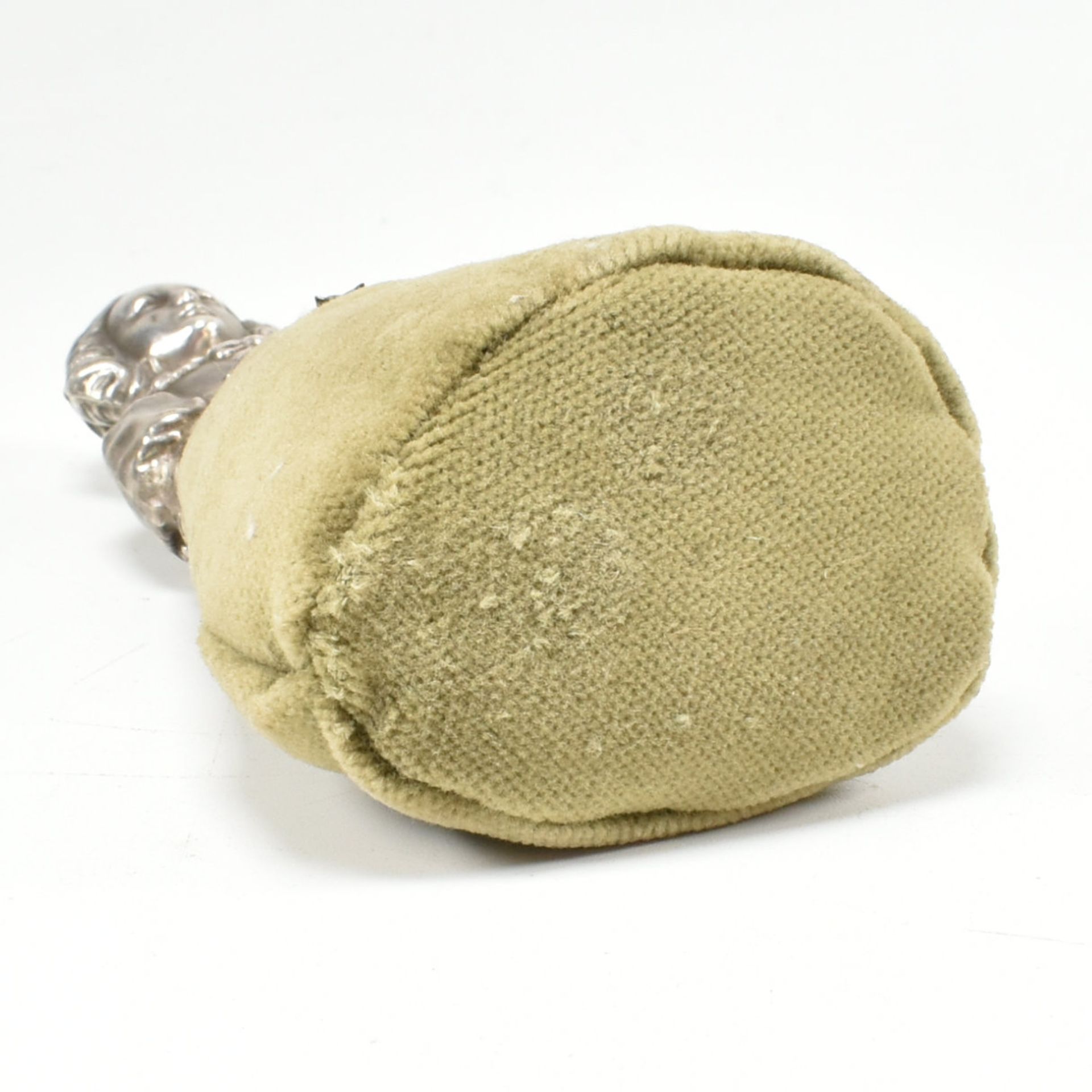 GEORGE V HALLMARKED SILVER MOUNTED NOVELTY PIN CUSHION - Image 6 of 7