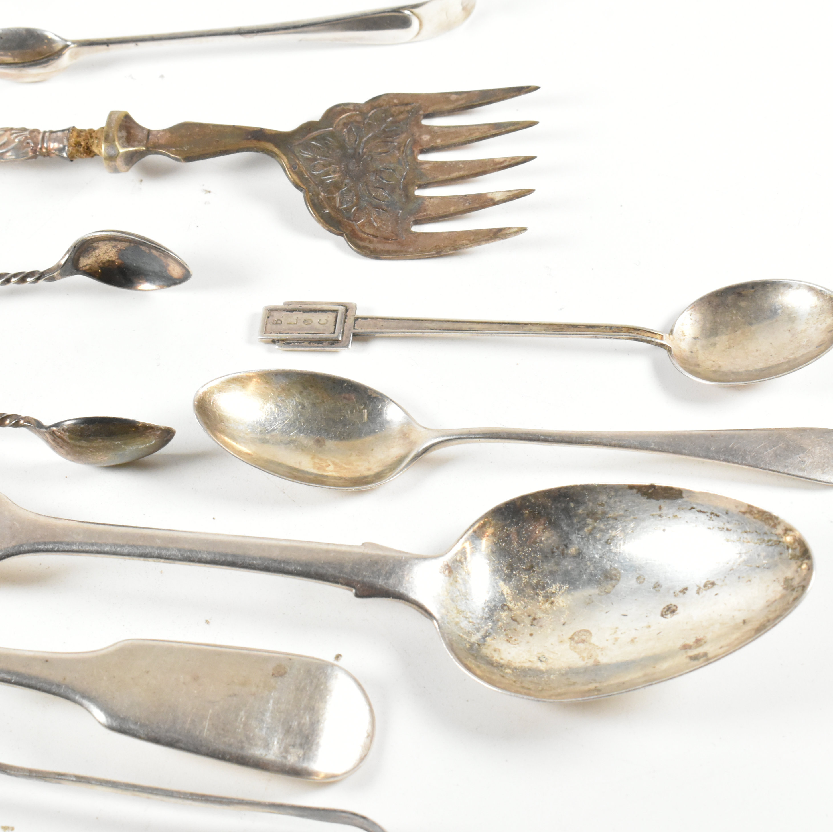 VICTORIAN & LATER HALLMARKED SILVER FLATWARE ITEMS - Image 4 of 9