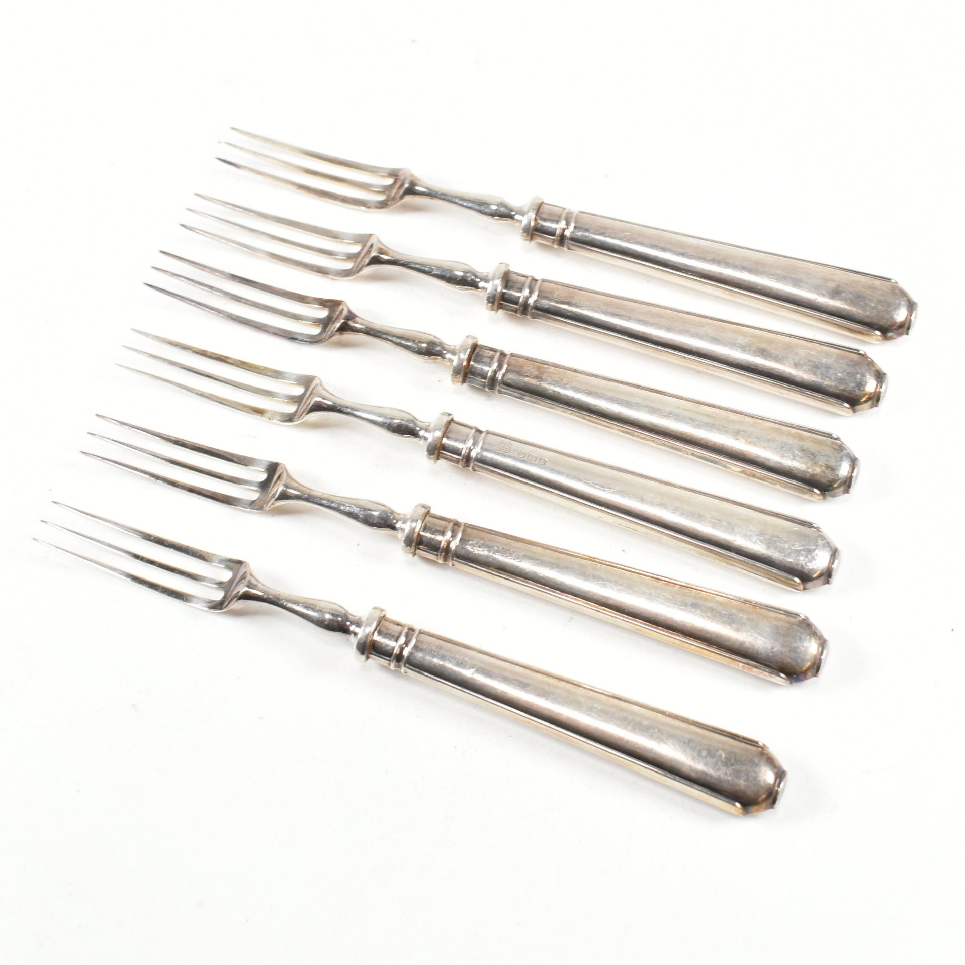 GEORGE V CASED SET OF SILVER HANDLED FRUIT CUTLERY - Image 6 of 8