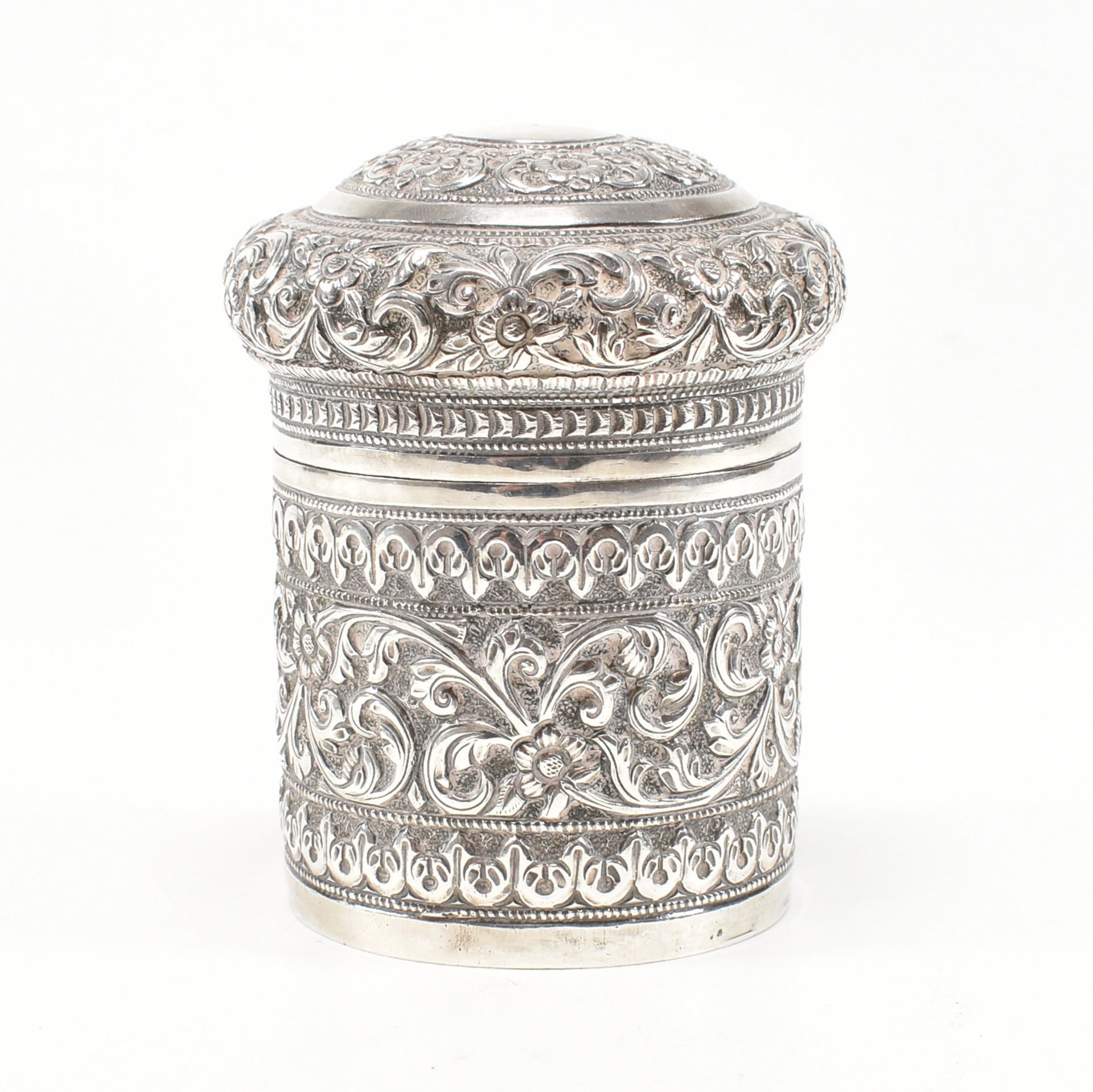 EARLY 20TH CENTURY INDIAN WHITE METAL CANNISTER - Bild 6 aus 7