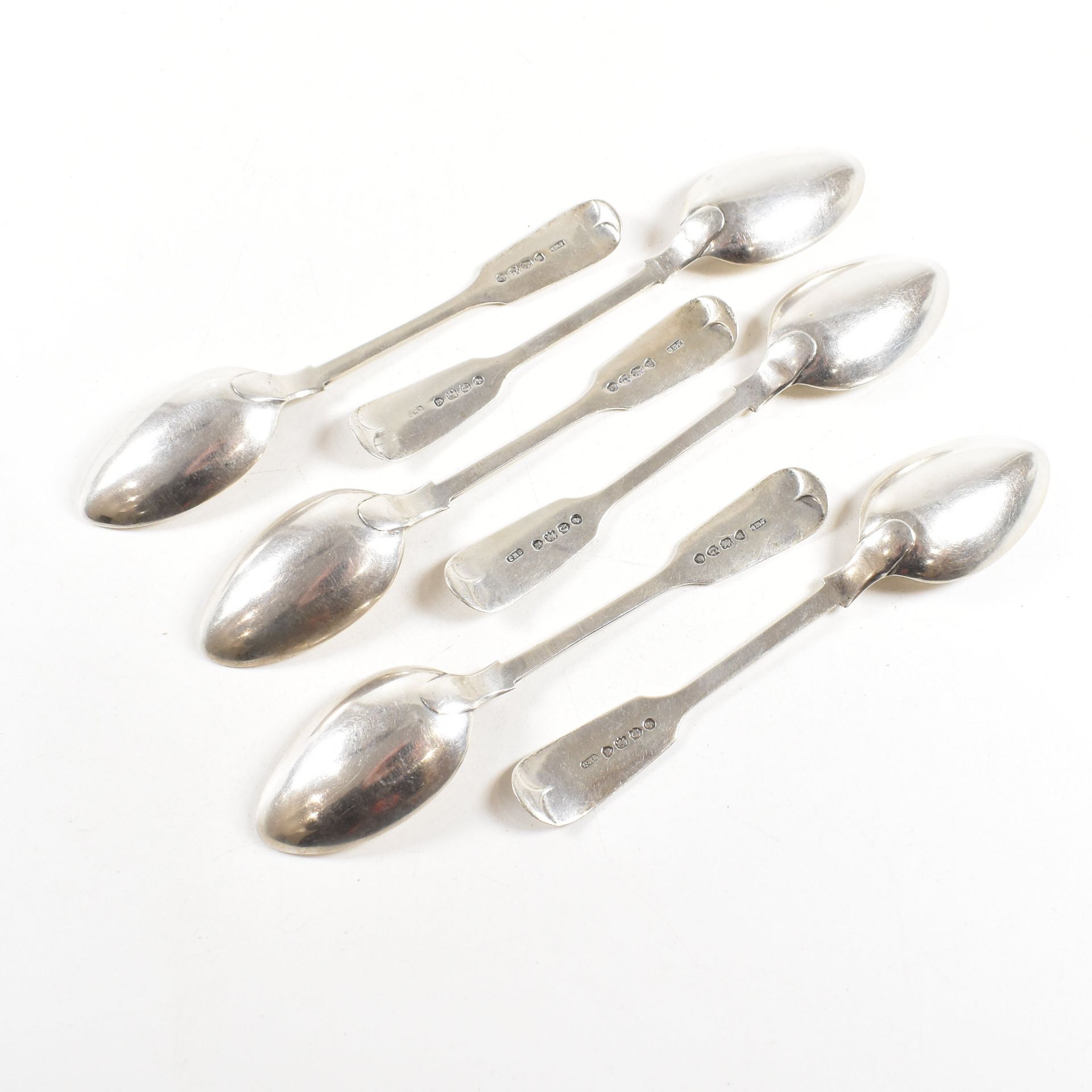 SET OF 6 VICTORIAN HALLMARKED SILVER FIDDLE PATTERN TEA SPOONS - Image 2 of 6