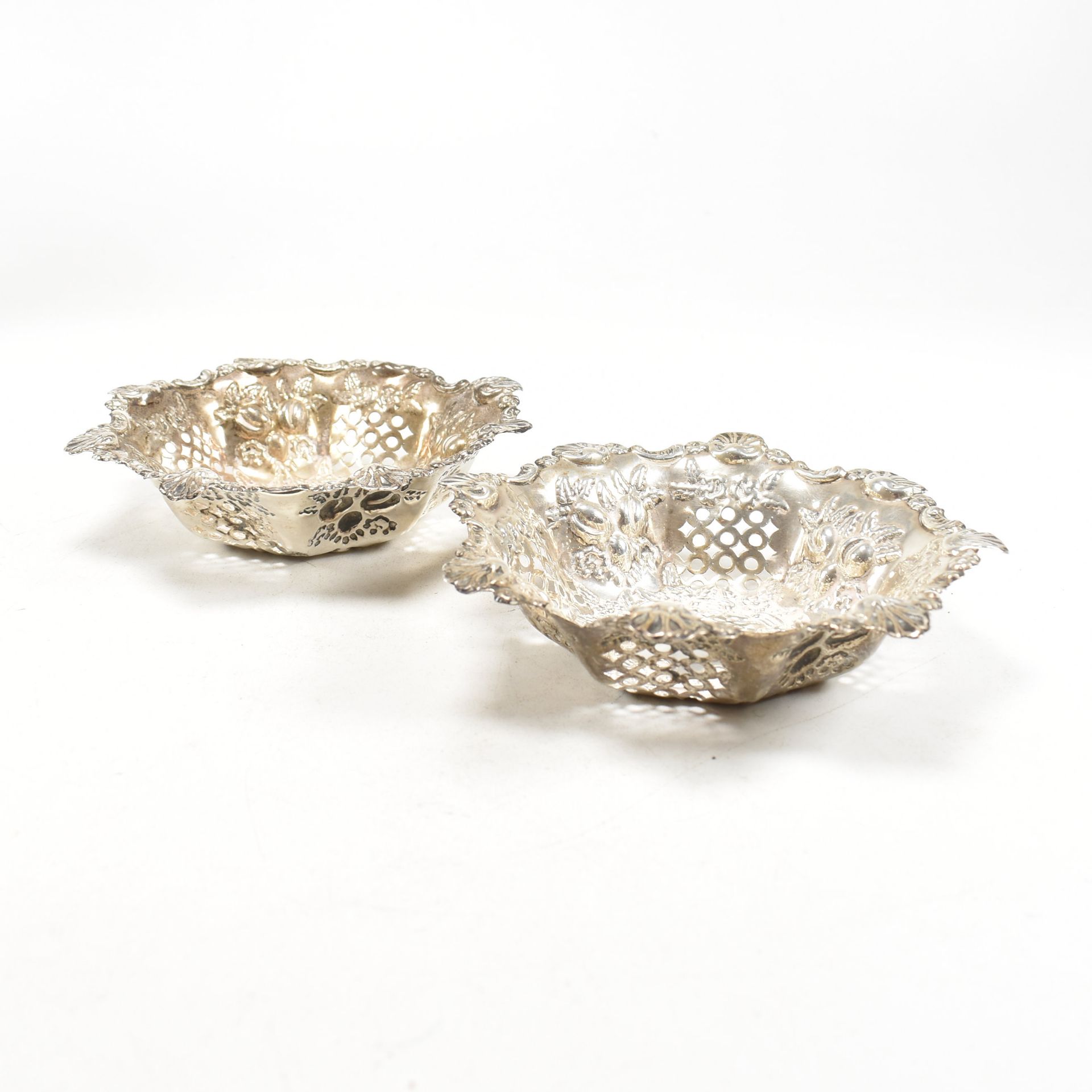 3 PAIRS OF VICTORIAN & LATER HALLMARKED SILVER BON BON DISHES - Image 4 of 8