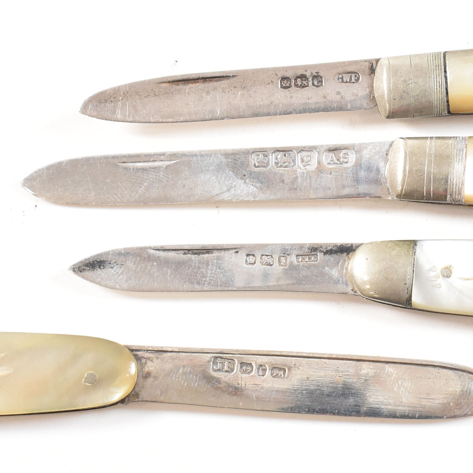 4 SILVER VICTORIAN & LATER & MOTHER OF PEARL FRUIT KNIVES - Bild 6 aus 6