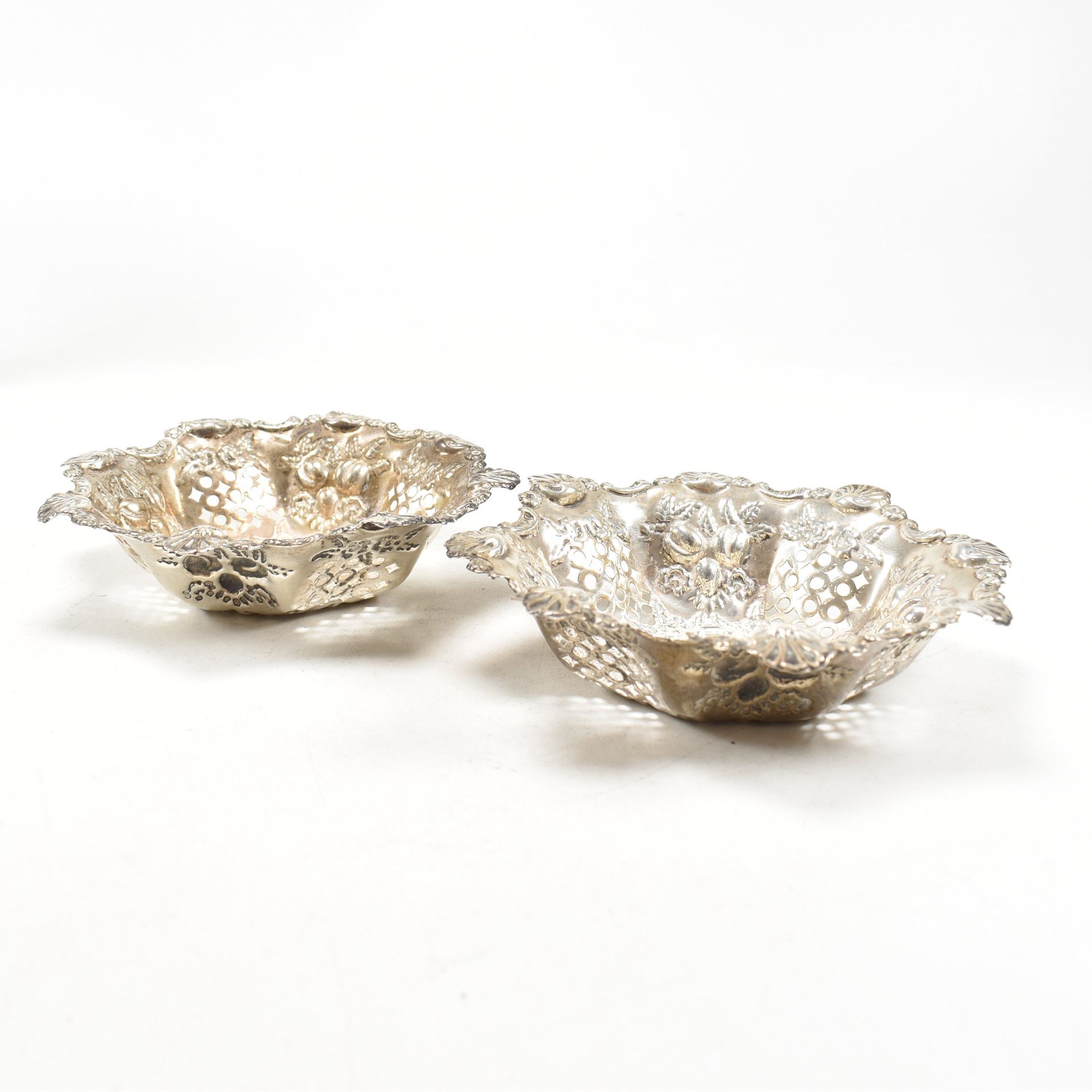 3 PAIRS OF VICTORIAN & LATER HALLMARKED SILVER BON BON DISHES - Image 5 of 8