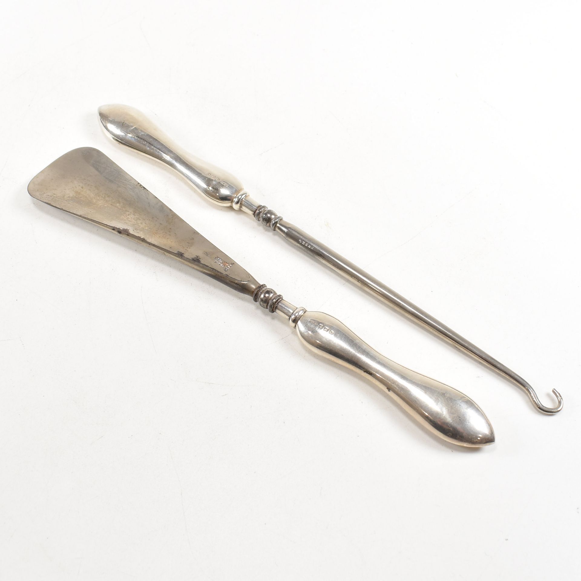 TWO GEORGE V CASED SETS OF HALLMARKED SILVER HANDLED ITEMS - Image 4 of 6