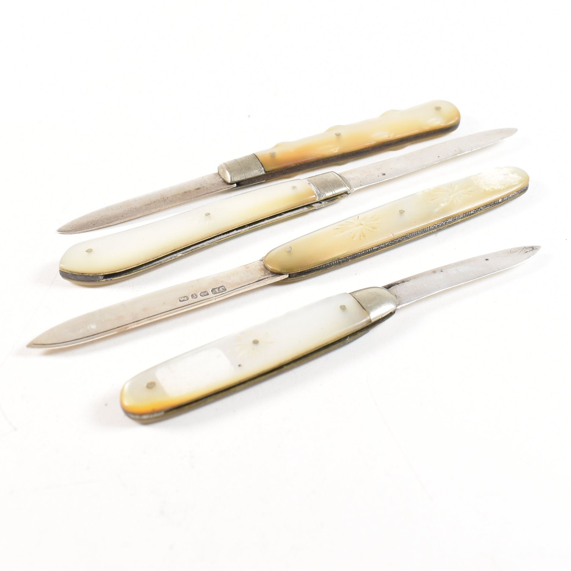 4 SILVER VICTORIAN & LATER & MOTHER OF PEARL FRUIT KNIVES - Bild 3 aus 6