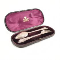 VICTORIAN CASED HALLMARKED SILVER CHRISTENING SET