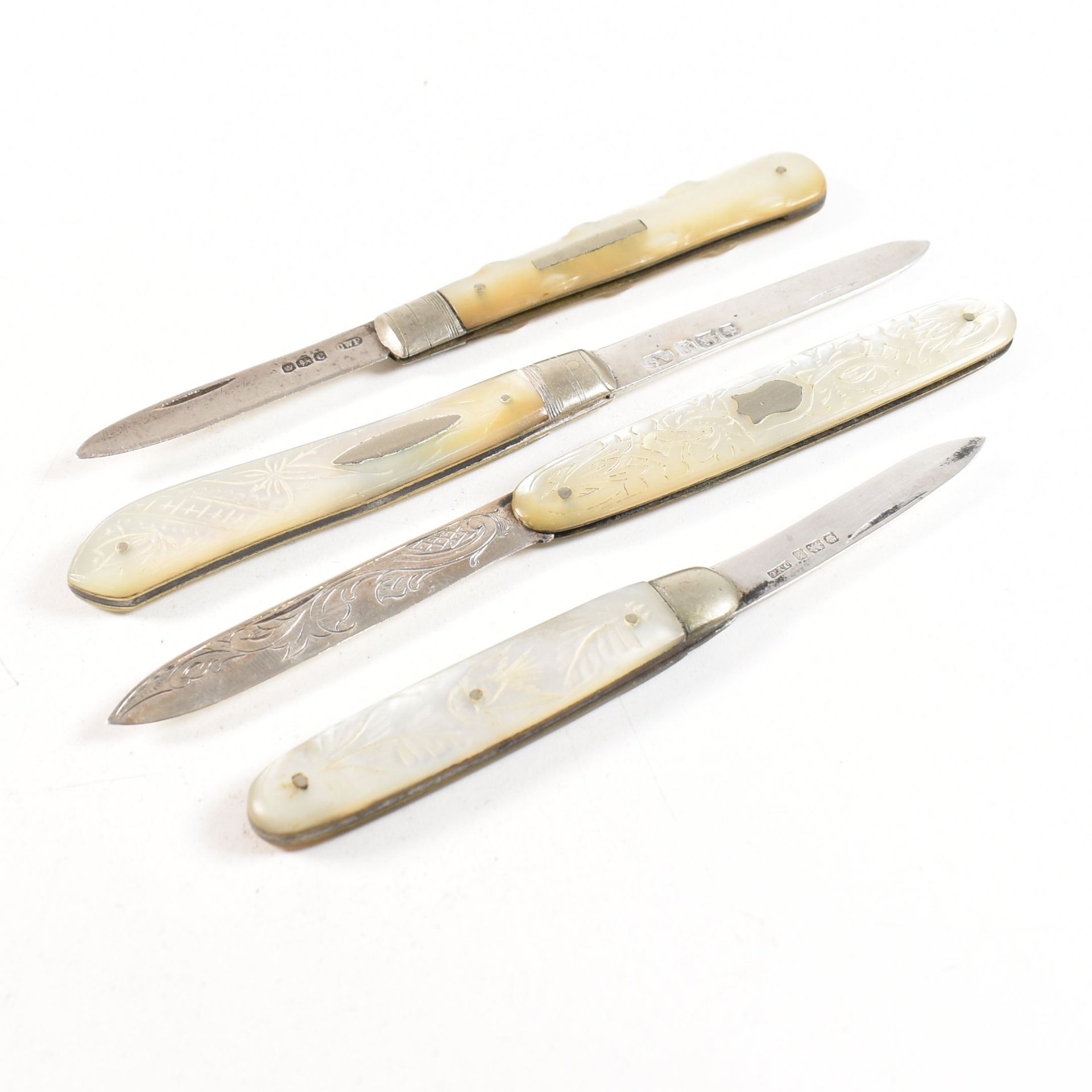 4 SILVER VICTORIAN & LATER & MOTHER OF PEARL FRUIT KNIVES - Bild 4 aus 6