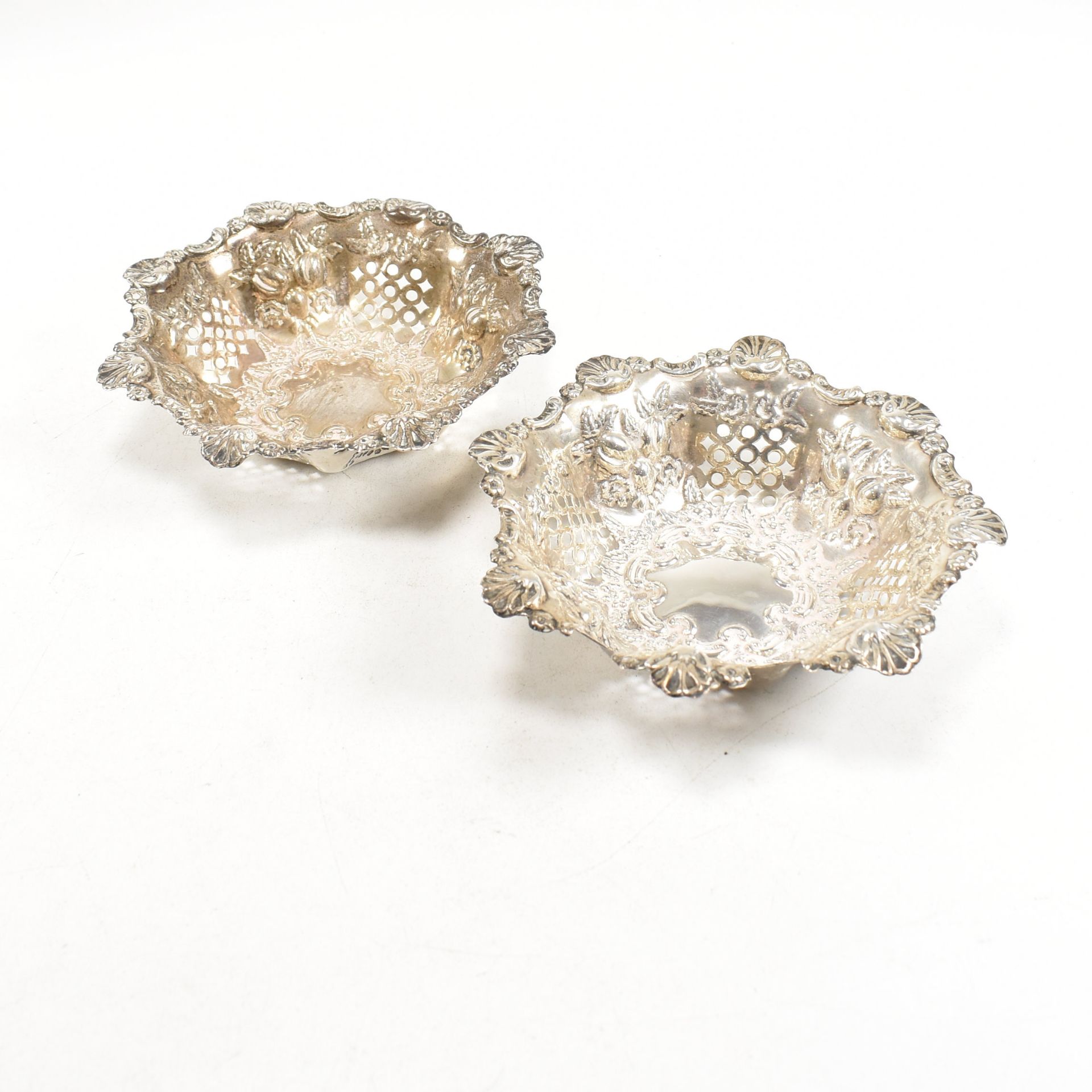 3 PAIRS OF VICTORIAN & LATER HALLMARKED SILVER BON BON DISHES - Image 3 of 8