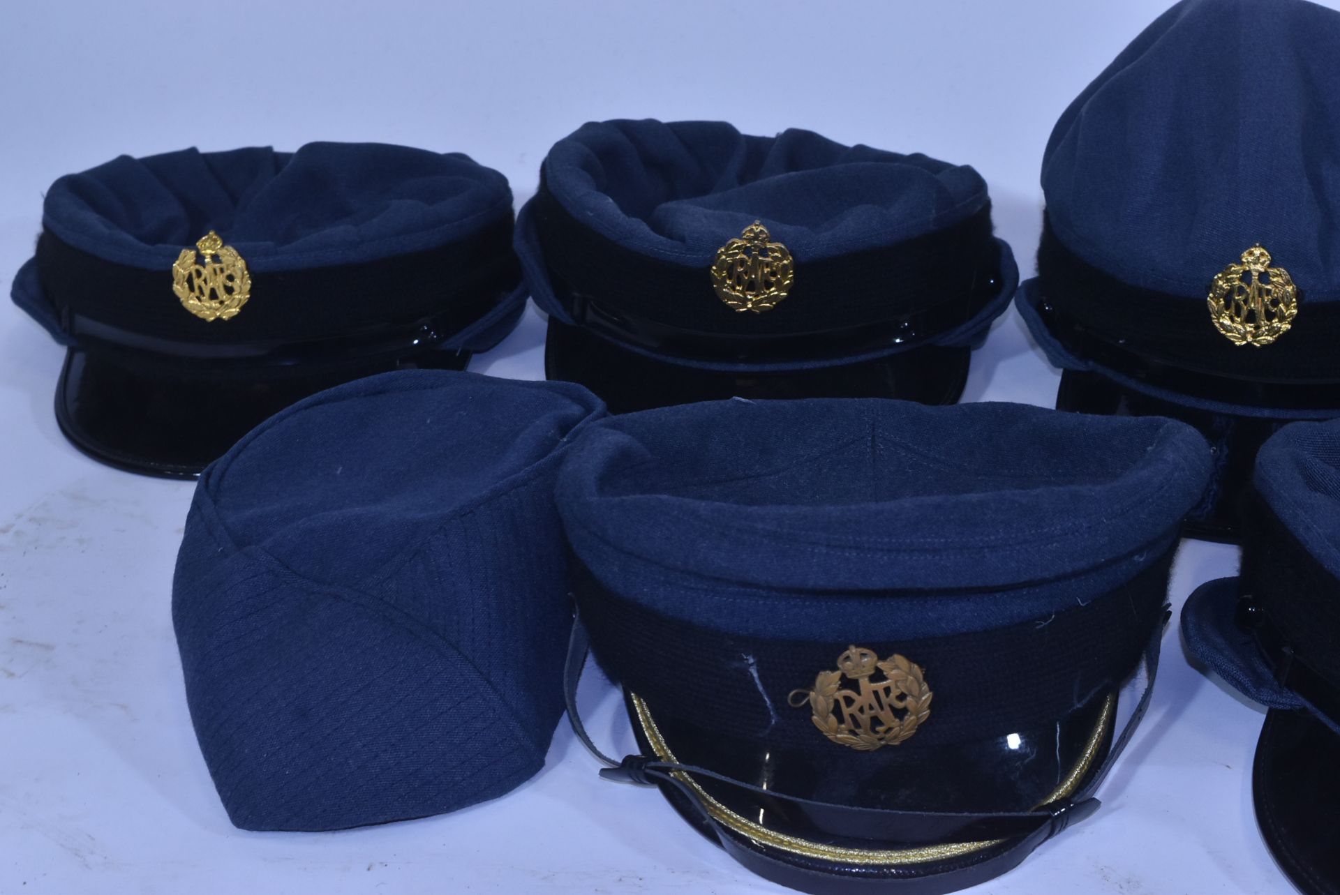 COLLECTION OF WOMENS AUXILIARY AIR FORCE UNIFORM CAPS - Bild 4 aus 6