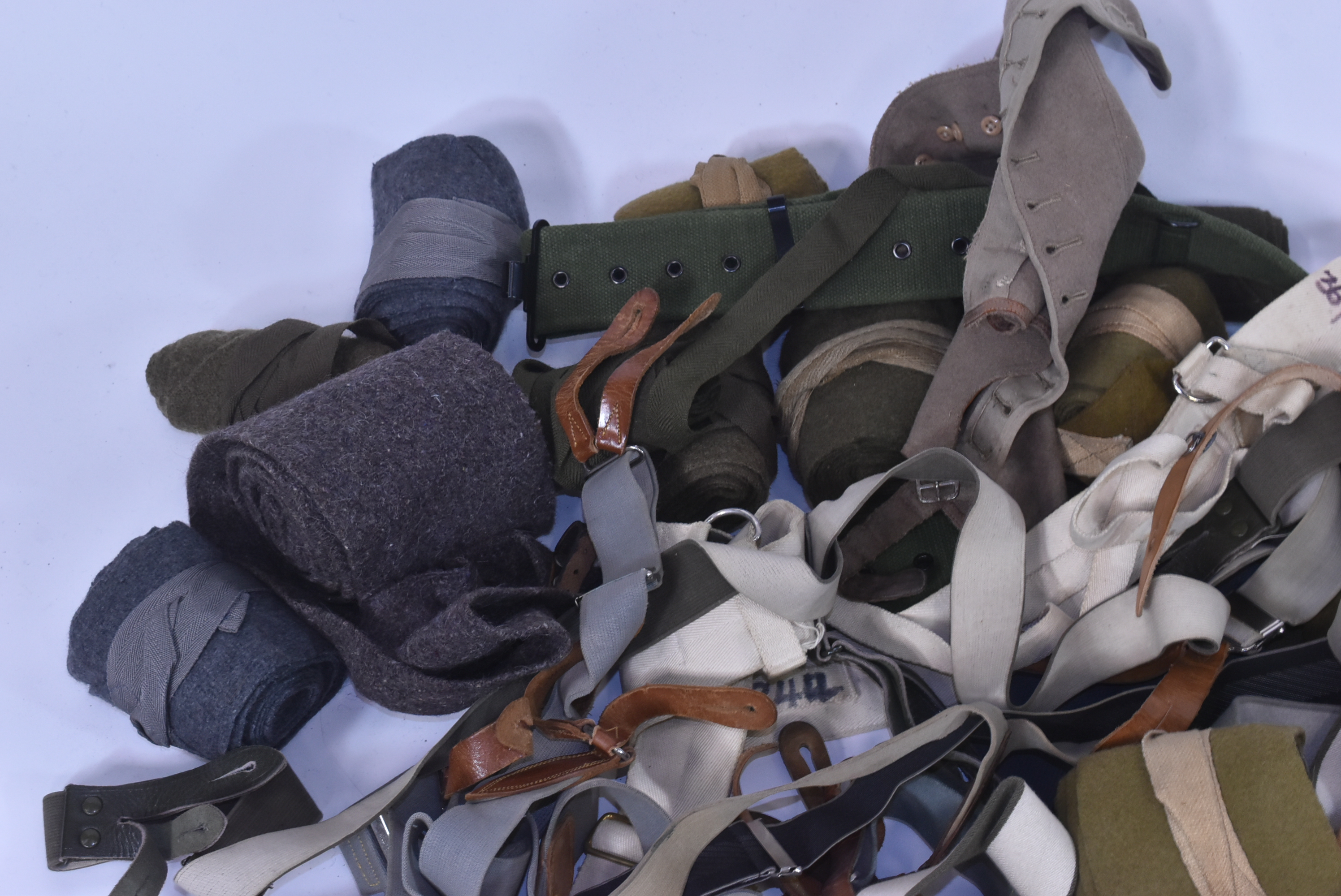 LARGE COLLECTION OF BRITISH MILITARY WEBBING - Image 4 of 4