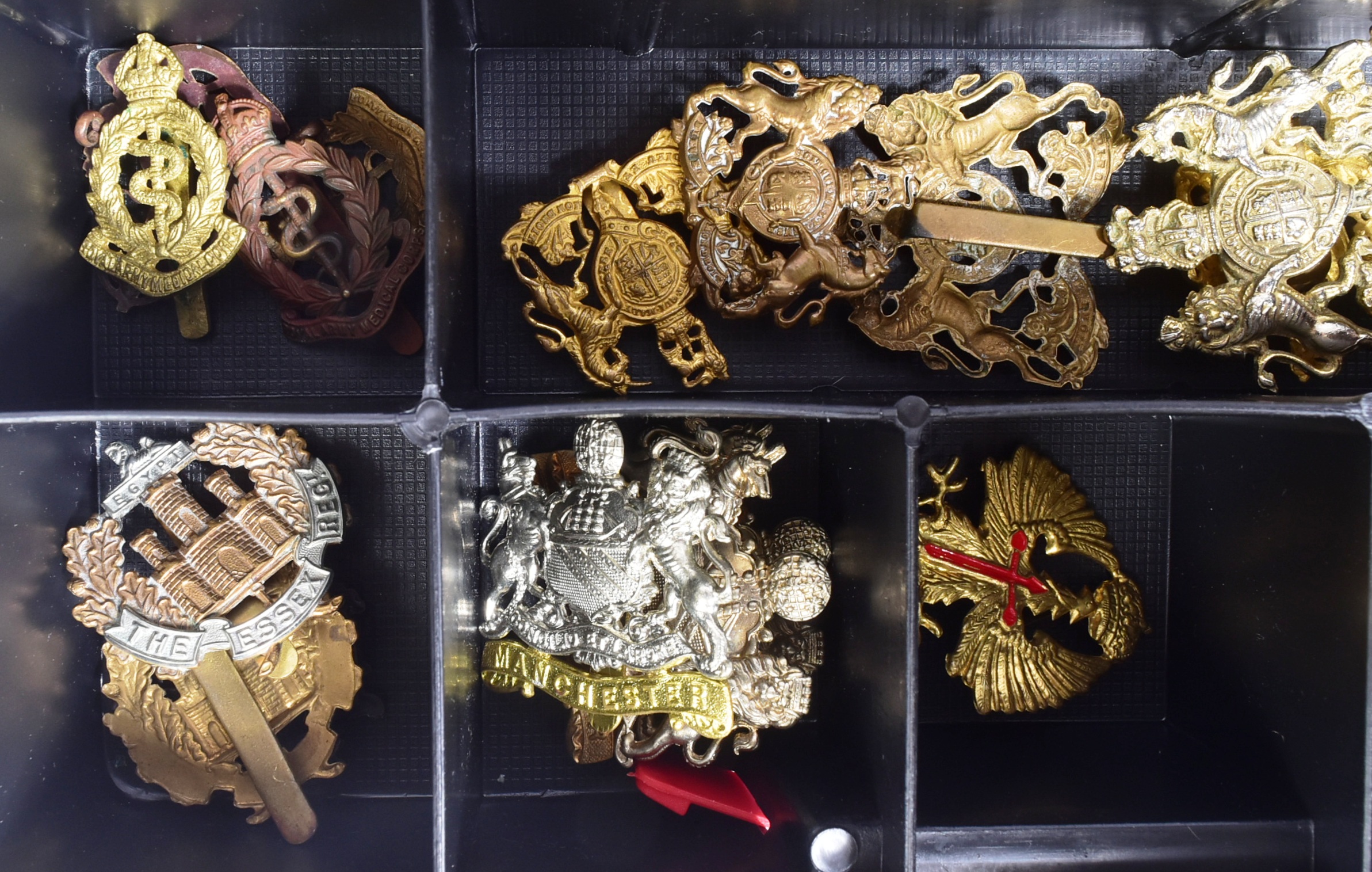 LARGE COLLECTION OF ASSORTED BRITISH MILITARY CAP BADGES - Image 3 of 5