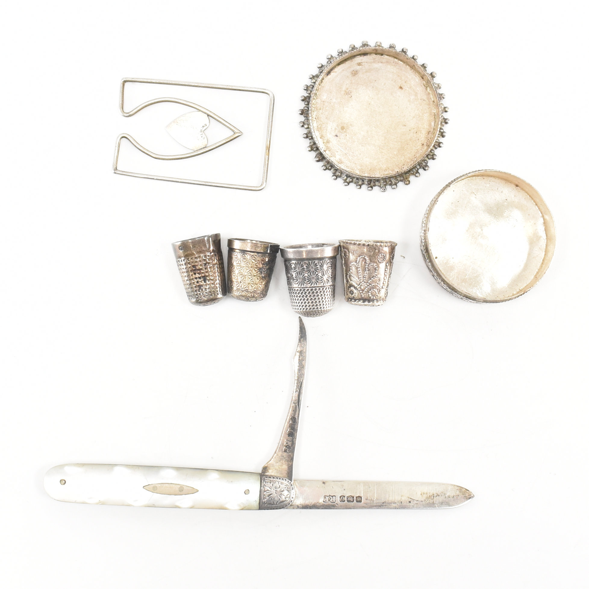 ASSORTMENT OF SILVER & SILVER PLATE & MOTHER OF PEARL ITEMS - Image 3 of 6