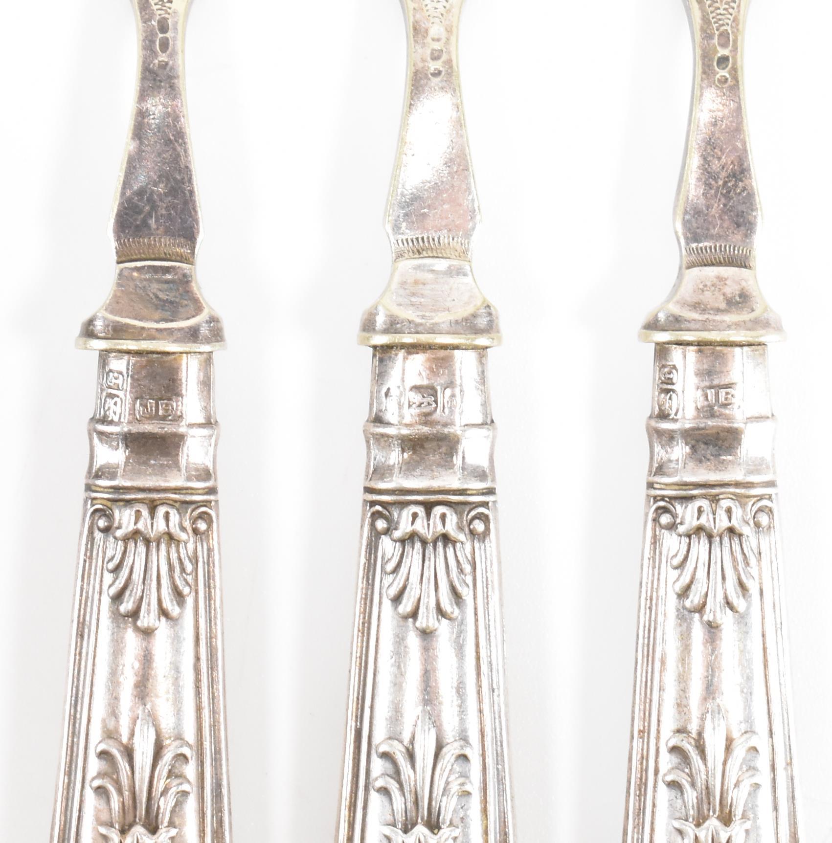 ASSORTMENT OF HALLMARKED SILVER HANDLED FLATWARE - Image 7 of 9