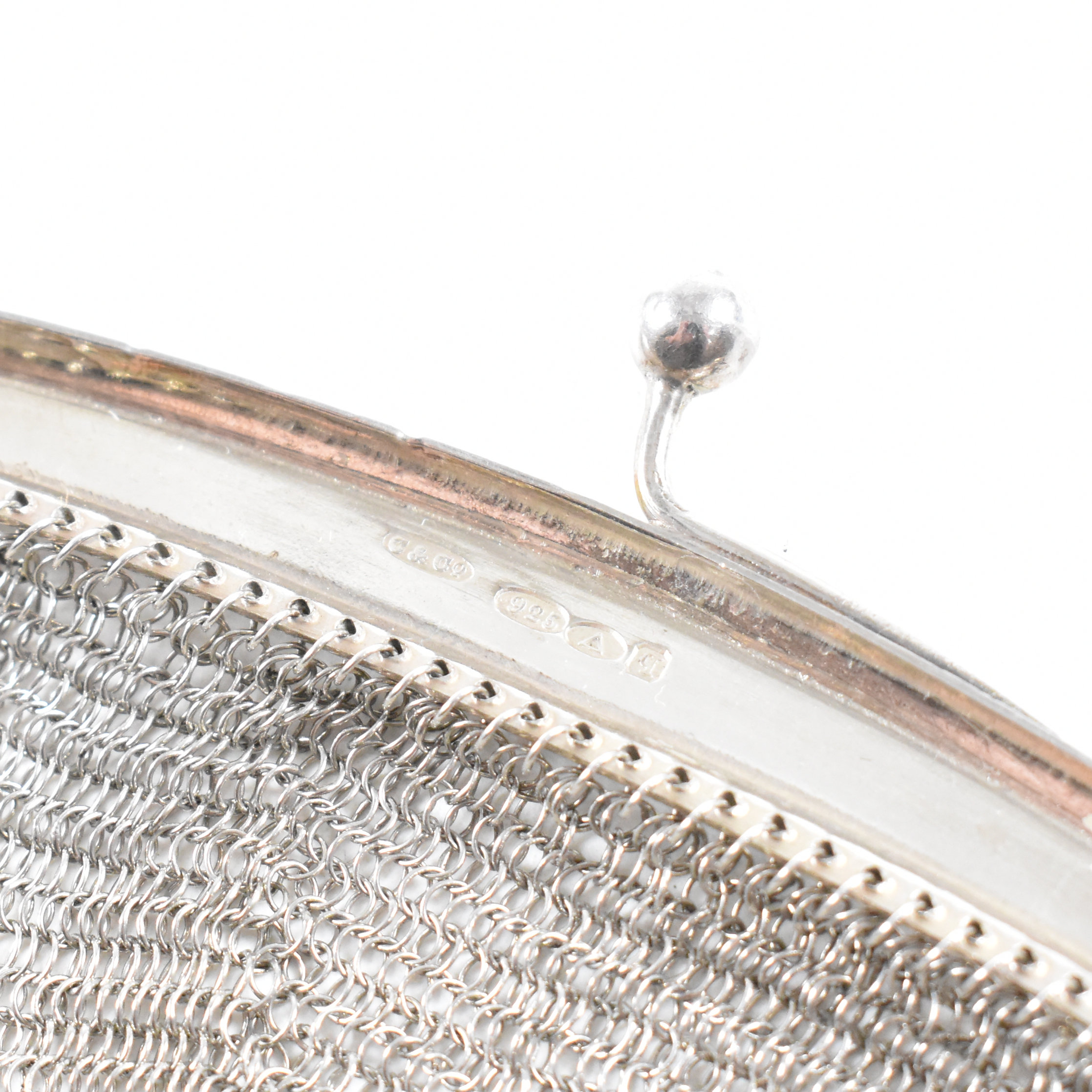 GEORGE V HALLMARKED SILVER MESH BAG & WHITE METAL PURSE - Image 5 of 6