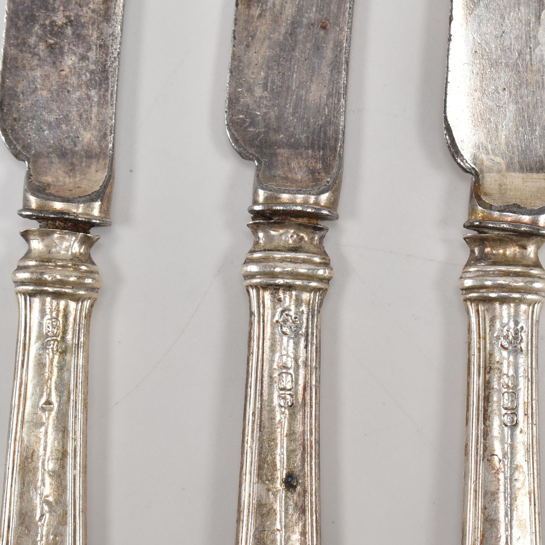 ASSORTMENT OF HALLMARKED SILVER HANDLED FLATWARE - Image 5 of 9