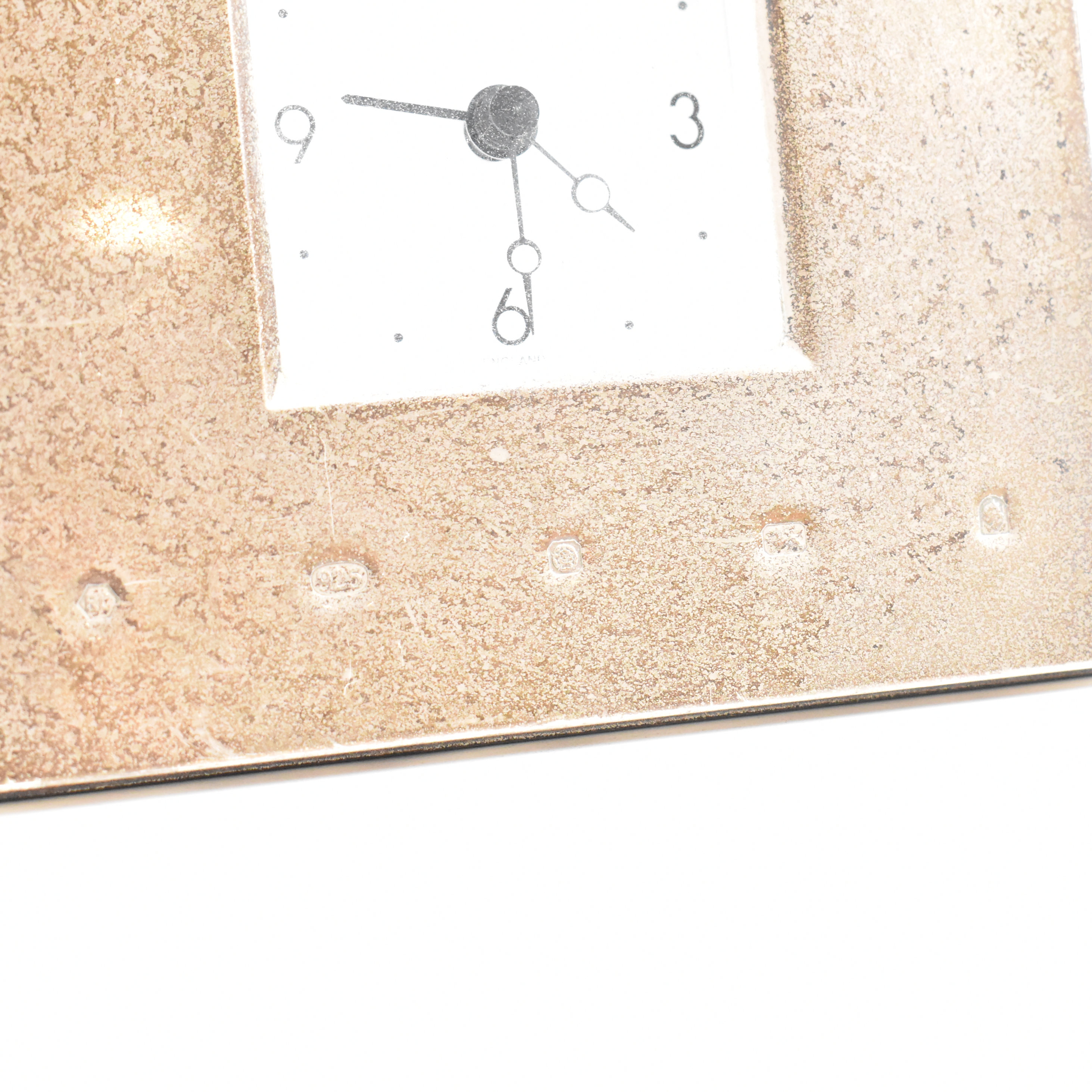 CONTEMPORARY HALLMARKED SILVER FRONTED DESK CLOCK - Image 3 of 4