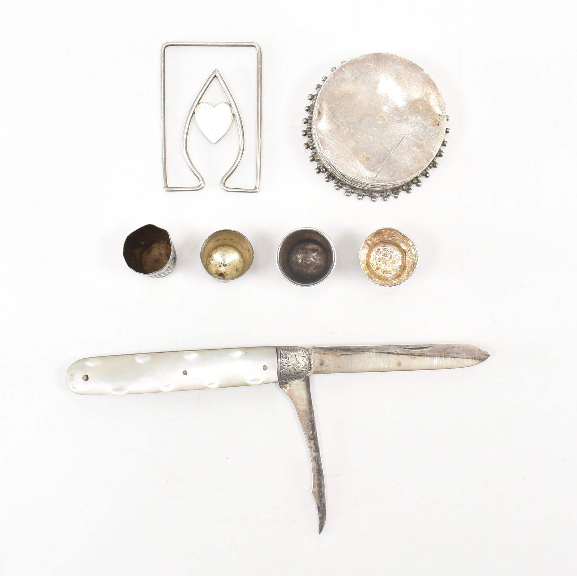 ASSORTMENT OF SILVER & SILVER PLATE & MOTHER OF PEARL ITEMS - Image 2 of 6