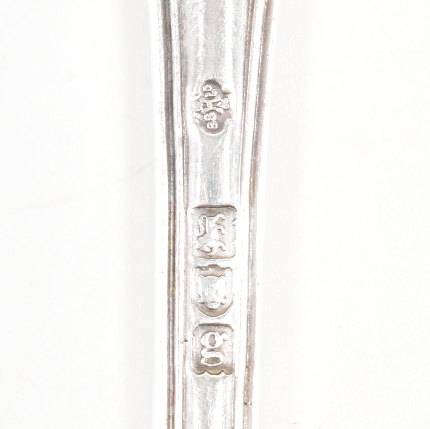 EARLY EDWARDIAN HALLMARKED SILVER FORK - Image 5 of 5