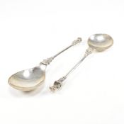 PAIR OF VICTORIAN HALLMARKED SILVER APOSTLE SPOONS