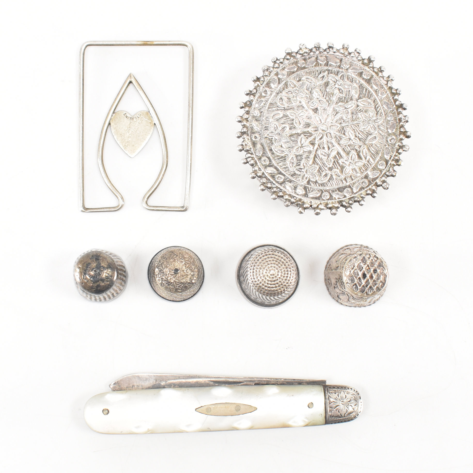 ASSORTMENT OF SILVER & SILVER PLATE & MOTHER OF PEARL ITEMS - Image 6 of 6