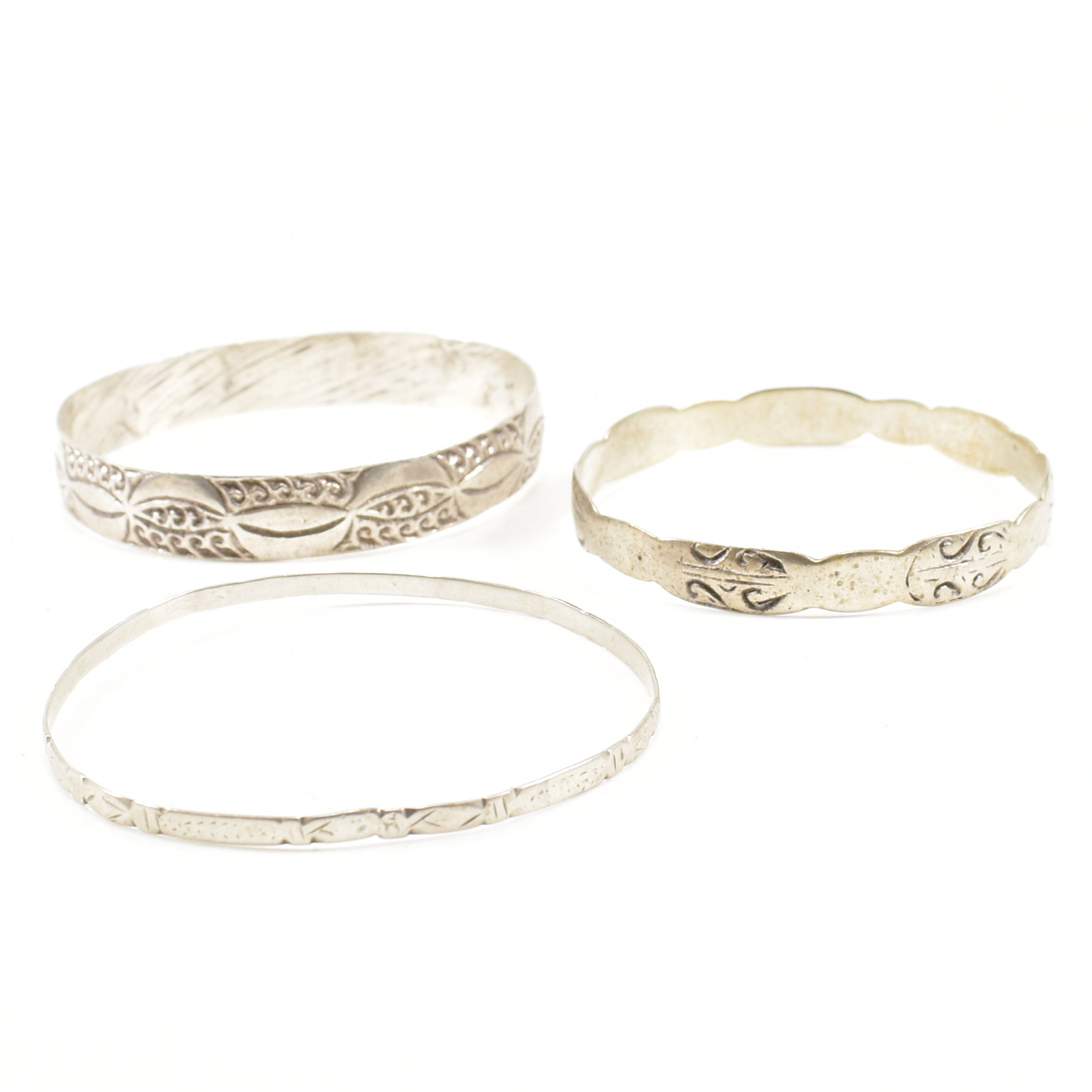 COLLECTION OF 5 925 SILVER & WHITE METAL BANGLES