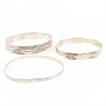 COLLECTION OF 5 925 SILVER & WHITE METAL BANGLES