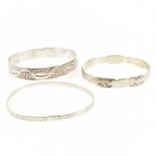 COLLECTION OF 5 925 SILVER & WHITE METAL BANGLES