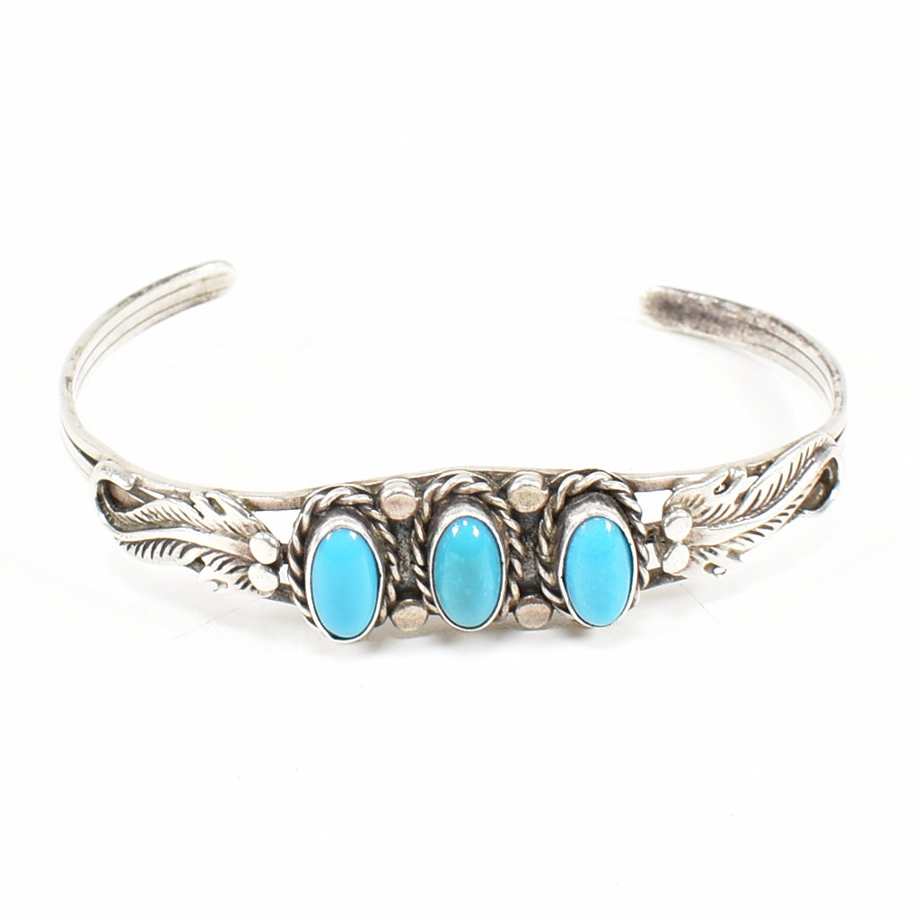 CONTEMPORARY WHITE METAL & TURQUOISE CUFF BANGLE - Image 5 of 9