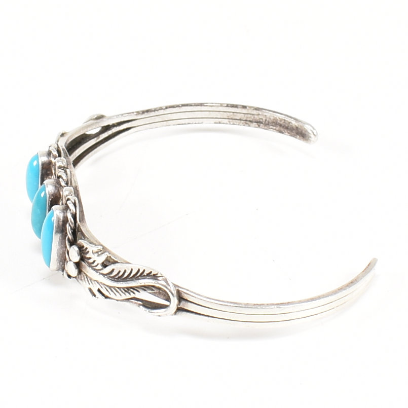 CONTEMPORARY WHITE METAL & TURQUOISE CUFF BANGLE - Image 2 of 9