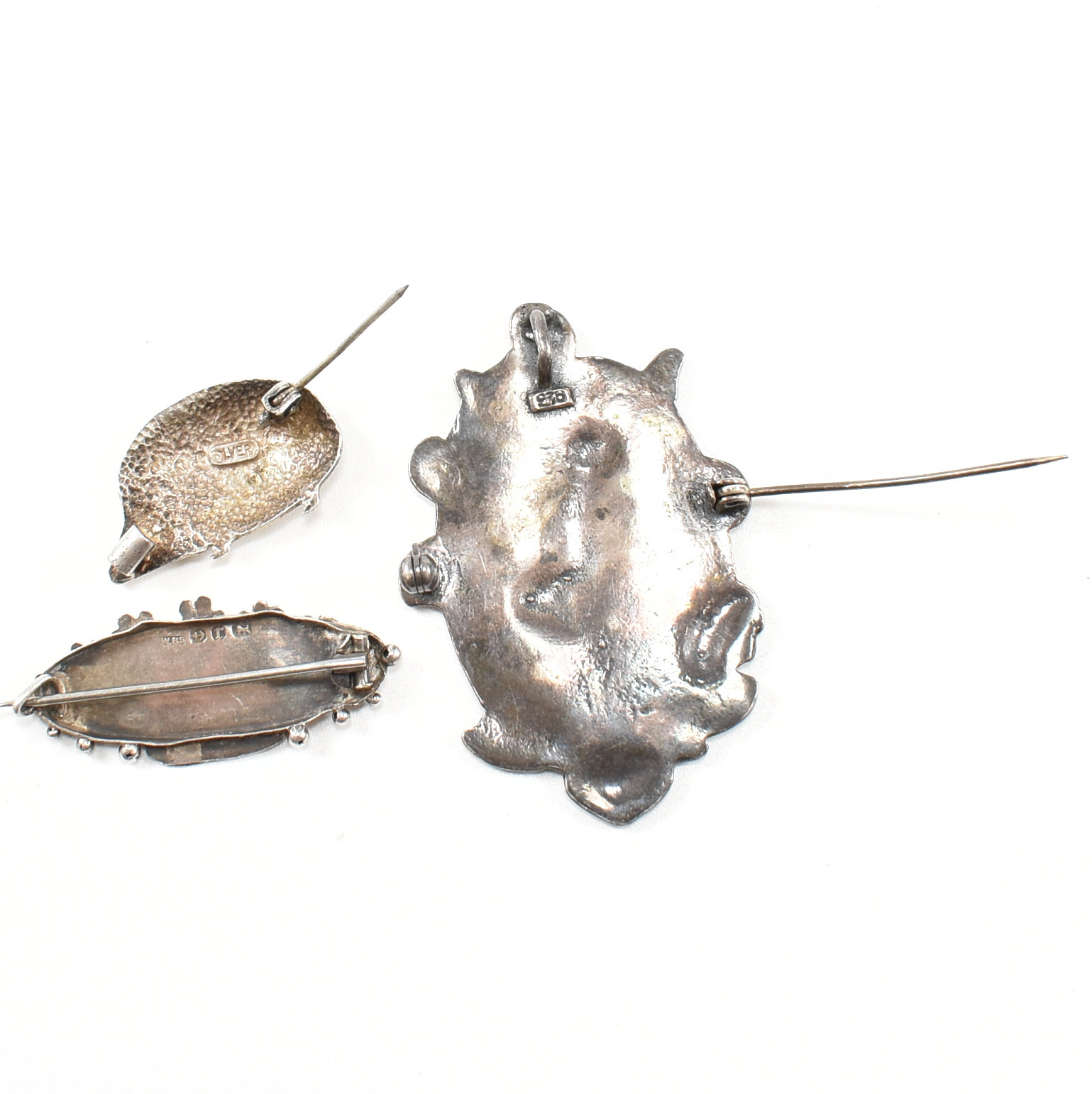 THREE SILVER BROOCHES HALLMARKED & 925 SILVER - Image 4 of 8