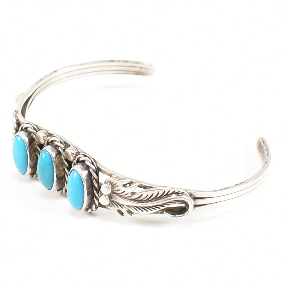 CONTEMPORARY WHITE METAL & TURQUOISE CUFF BANGLE - Image 6 of 9