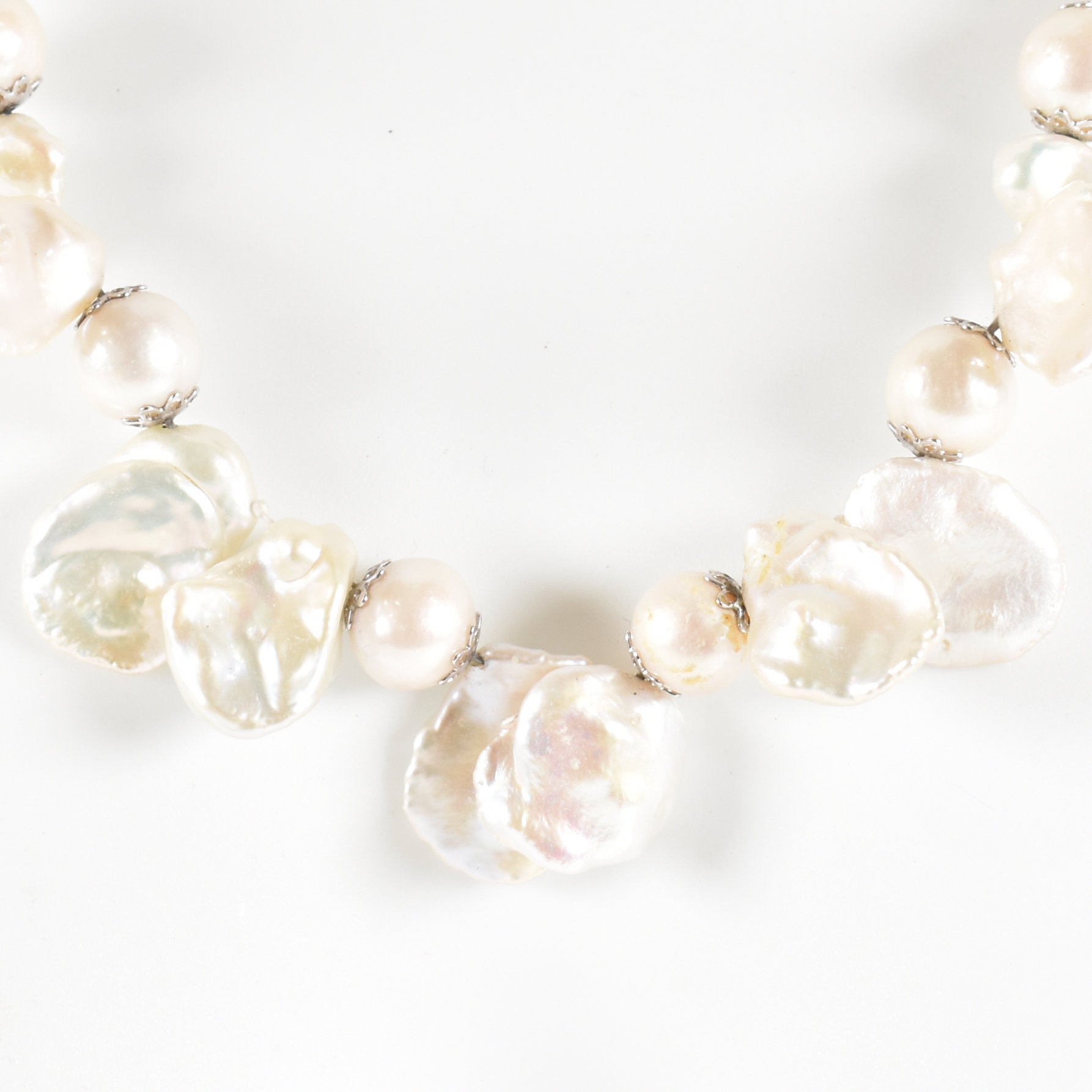 CULTURED BAROQUE PEARL NECKLACE & BRACELET DEMI PARURE - Image 5 of 7