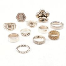 COLLECTION OF ASSORTED SILVER & WHITE METAL RINGS