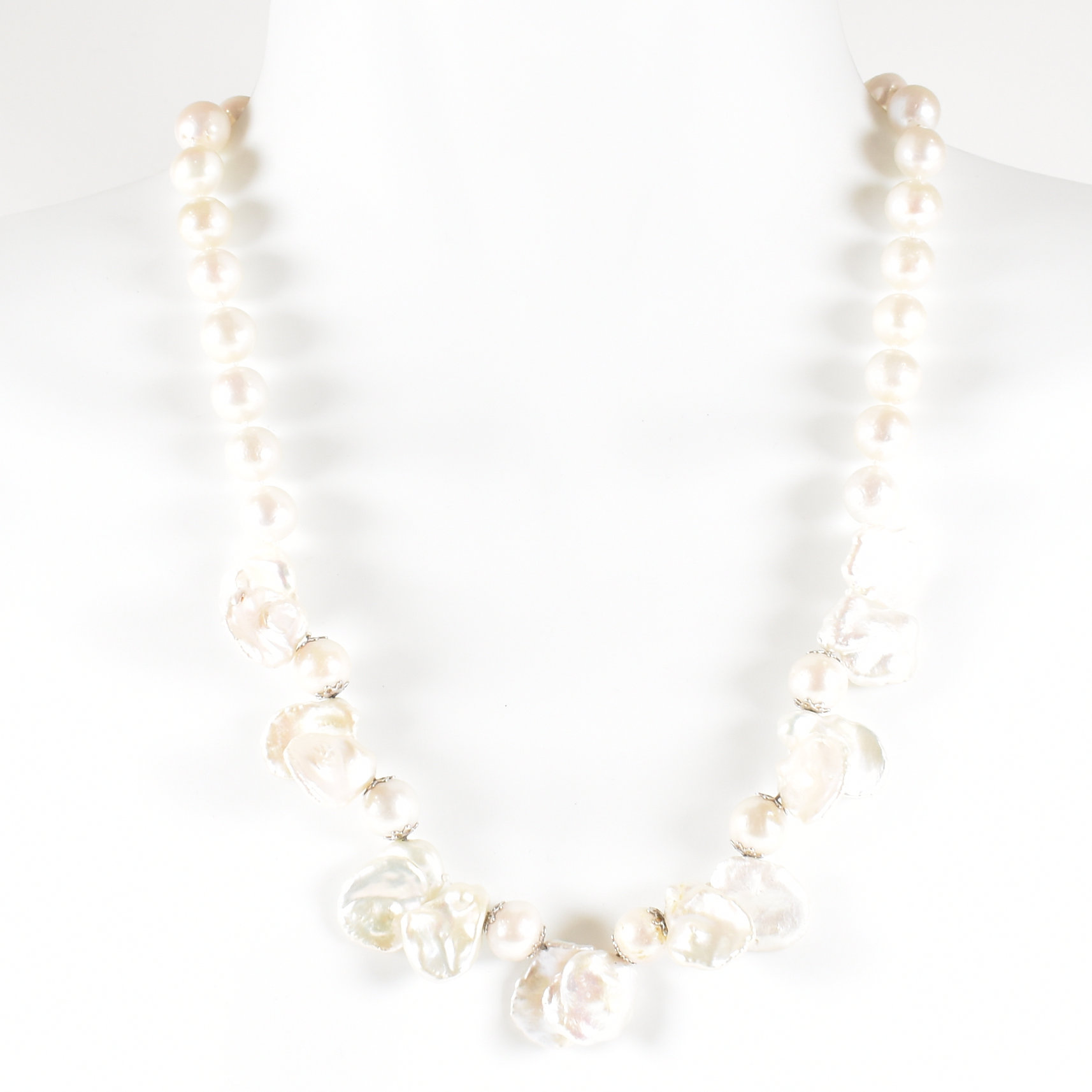 CULTURED BAROQUE PEARL NECKLACE & BRACELET DEMI PARURE - Image 3 of 7