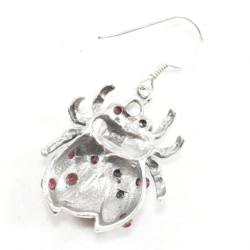 CONTEMPORARY PAIR OF SILVER & ENAMEL EARRINGS - Image 5 of 7