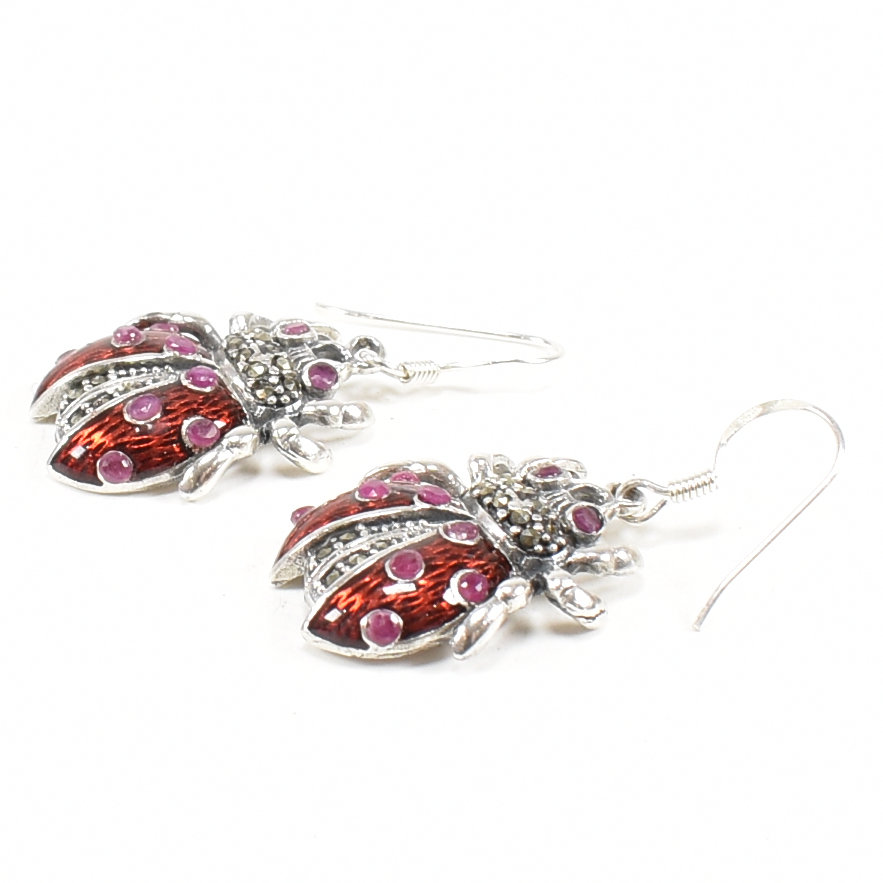 CONTEMPORARY PAIR OF SILVER & ENAMEL EARRINGS - Image 4 of 7
