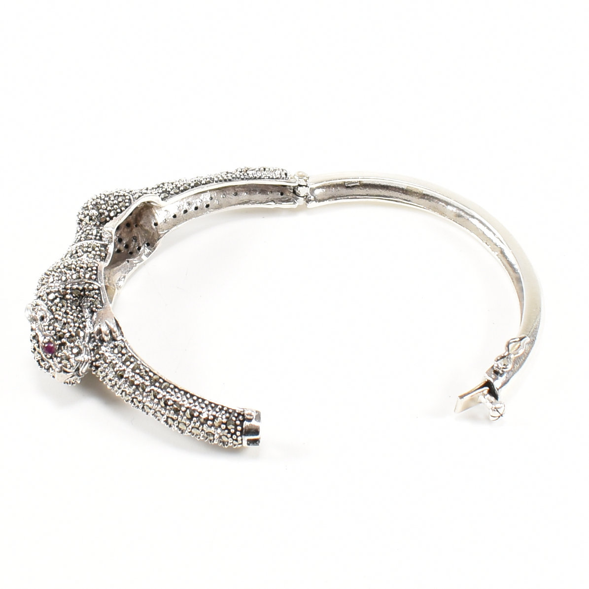 CONTEMPORARY SILVER & MARCASITE CAT HINGED BANGLE - Image 3 of 6