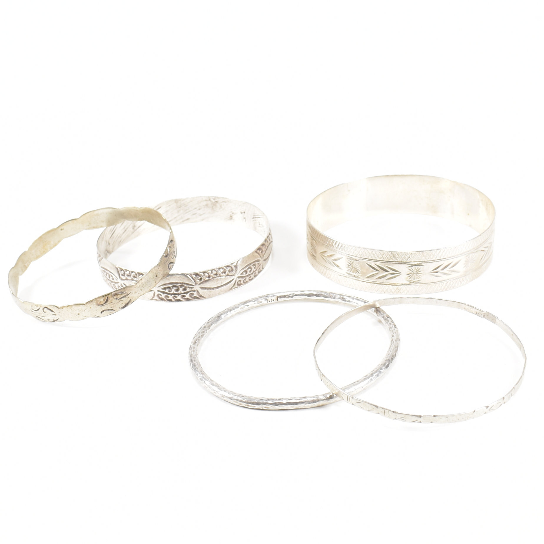 COLLECTION OF 5 925 SILVER & WHITE METAL BANGLES - Image 4 of 8