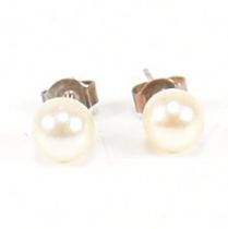 PAIR OF CONTEMPORARY FRESH WATER PEARL & SILVER STUD EARRINGS