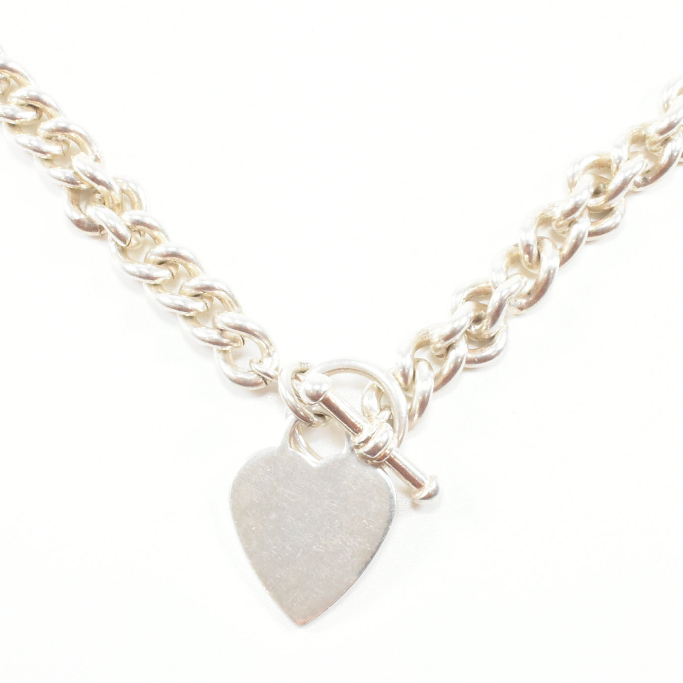 CONTEMPORARY 925 SILVER T BAR CURB LINK CHAIN & HEART PENDANT - Image 4 of 5